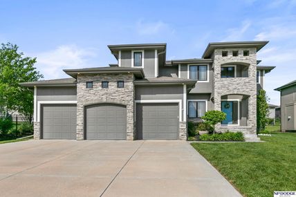 18816 Merion Drive, Omaha, NE 68136