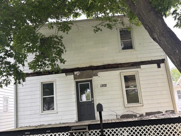 1302 S 14 Street, Burlington, IA 52601