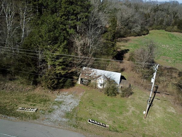 1524 Highway 50 , Centerville, TN 37033
