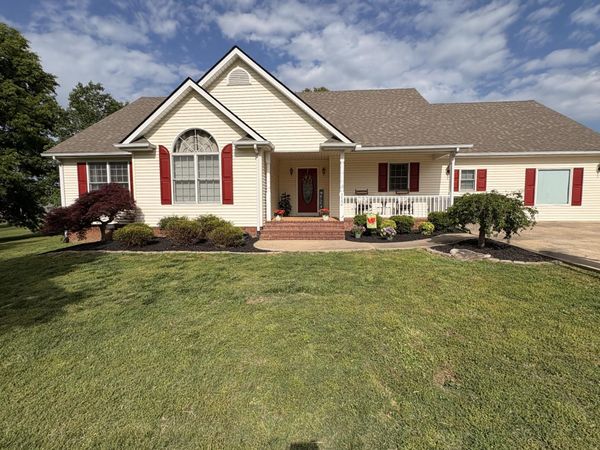 112 Stillwater Dr , Paris, TN 38242