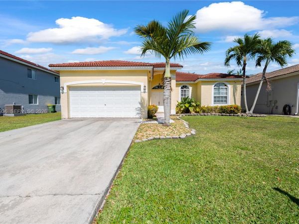 595 SE 30th Dr , Homestead, FL 33033