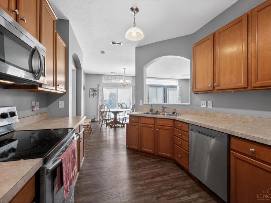 7615 Skyview Circle, Green Township, OH 45248 Photo 11