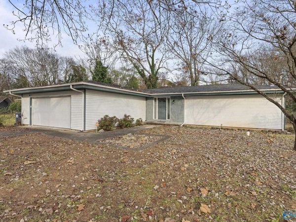 3706 Oakdale Court NW, Huntsville, AL 35810