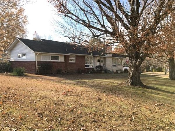 118 E Main St , Loretto, TN 38469