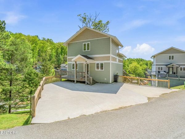 551 Deerwood Lane , La Follette, TN 37766