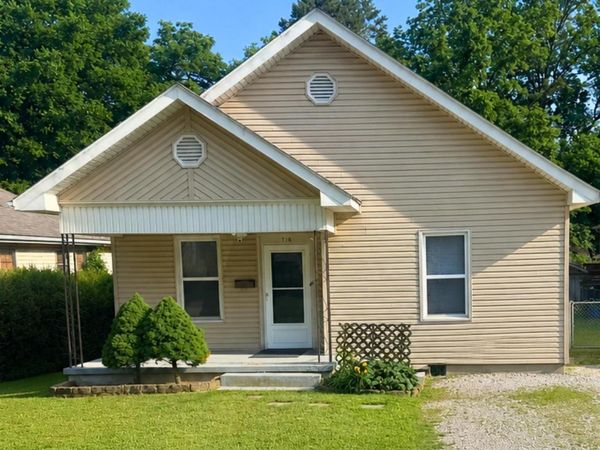 716 Vine St W , Paragould, AR 72450
