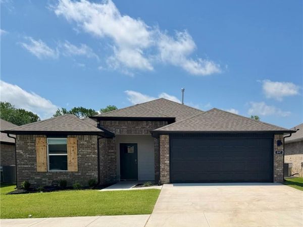 597 S Neon Avenue , Fayetteville, AR 72704
