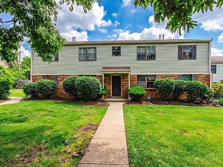1937 Chaucer Drive, Unit B, Sycamore Township, OH 45237 Photo 1