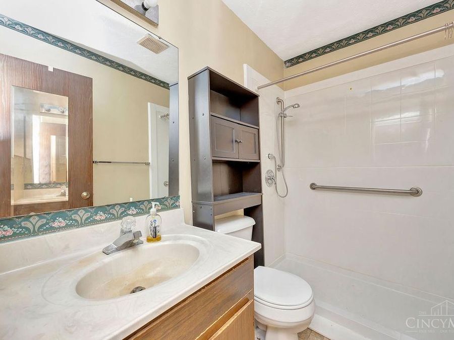 1937 Chaucer Drive, Unit B, Sycamore Township, OH 45237 Photo 17