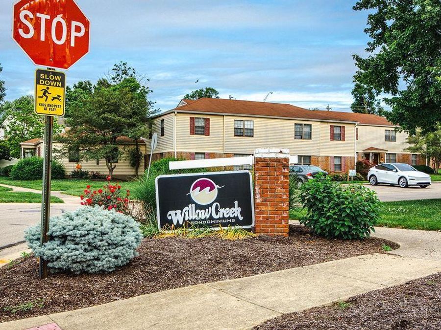 1937 Chaucer Drive, Unit B, Sycamore Township, OH 45237 Photo 2