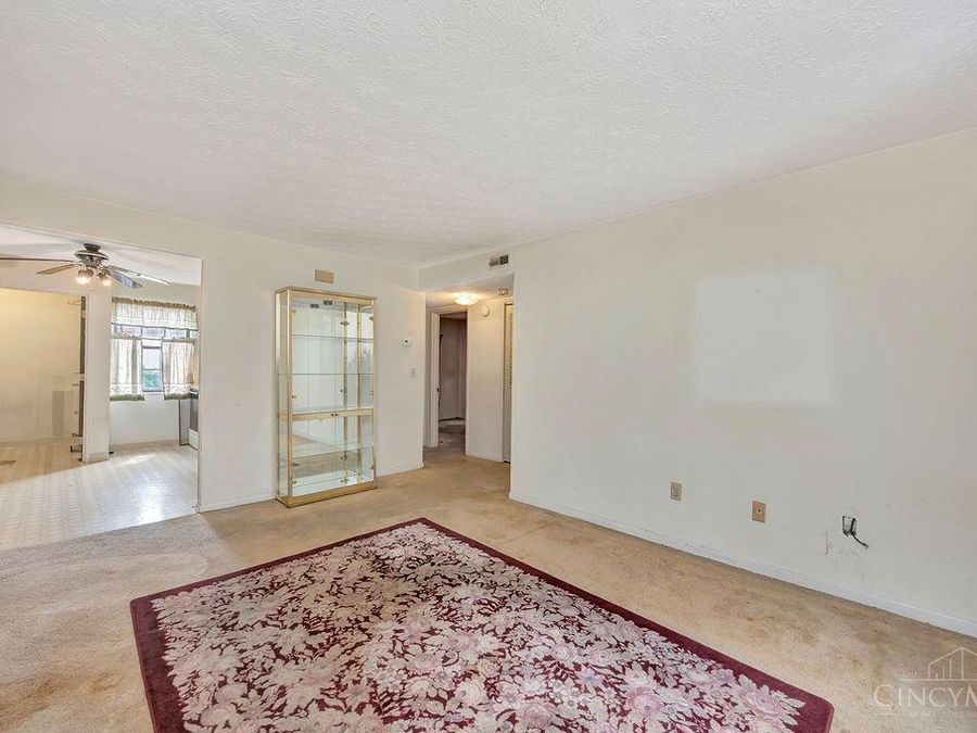 1937 Chaucer Drive, Unit B, Sycamore Township, OH 45237 Photo 6