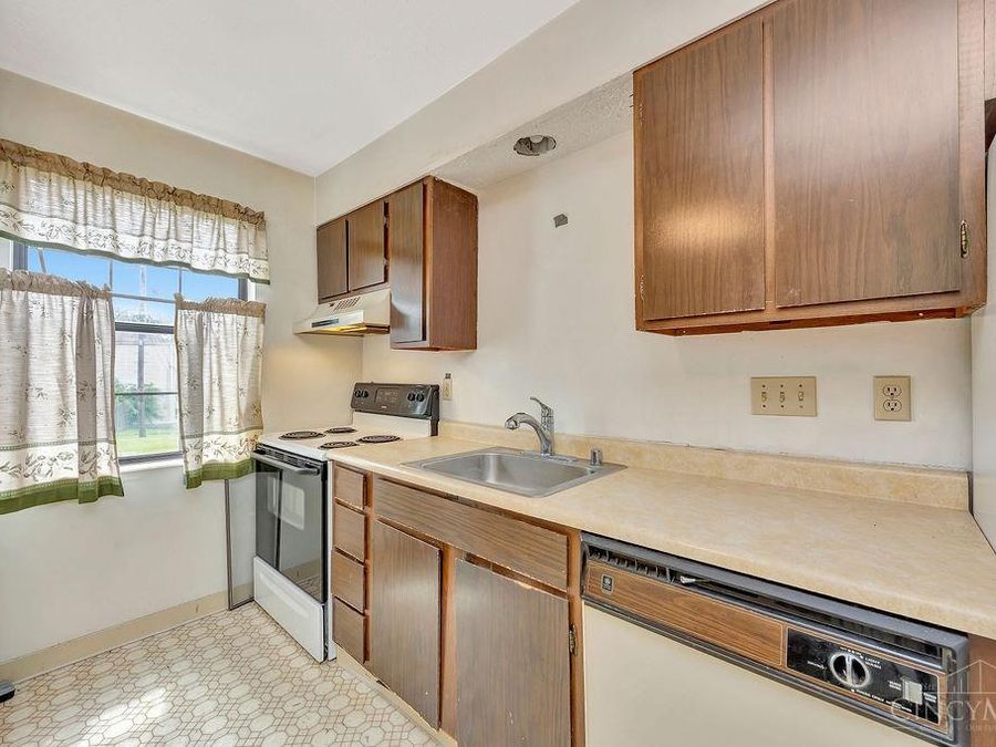 1937 Chaucer Drive, Unit B, Sycamore Township, OH 45237 Photo 8