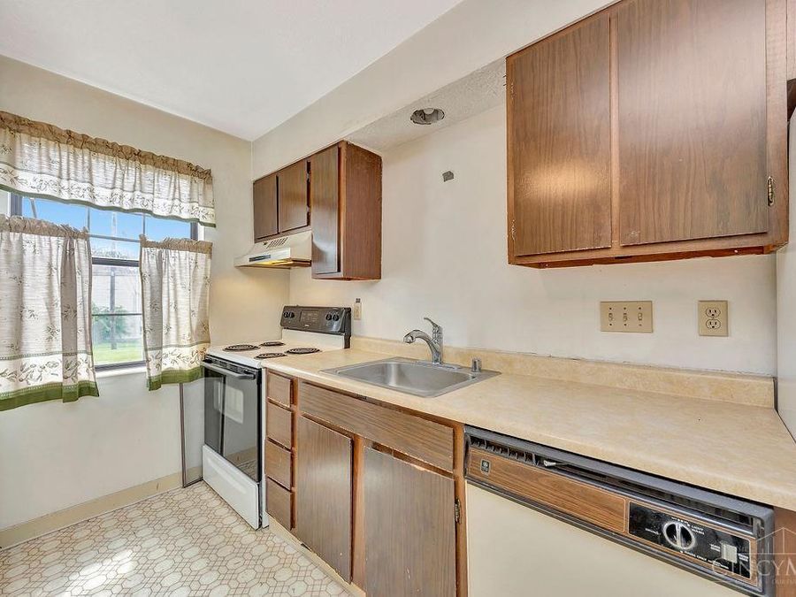 1937 Chaucer Drive, Unit B, Sycamore Township, OH 45237 Photo 9