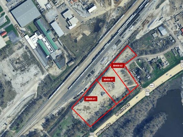 2400 W River Drive , Davenport, IA 52804