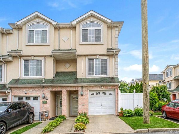 61 Merivale Lane , Staten Island, NY 10304
