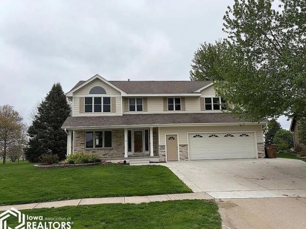 1001 SW MAPLEWOOD Drive, Grimes, IA 50111