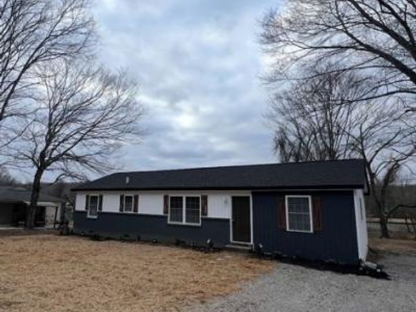 1106 E Railroad St , Waverly, TN 37185