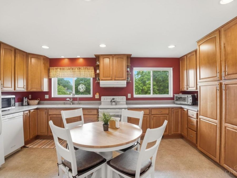 3100 E Galbraith Road, Amberley, OH 45236 Photo 12