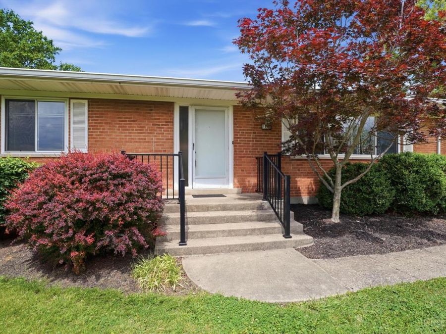 3100 E Galbraith Road, Amberley, OH 45236 Photo 6