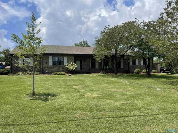 6 Penny Lane, Albertville, AL 35950
