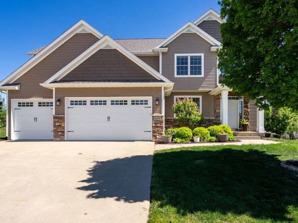 6151 Spring Circle , Davenport, IA 52807