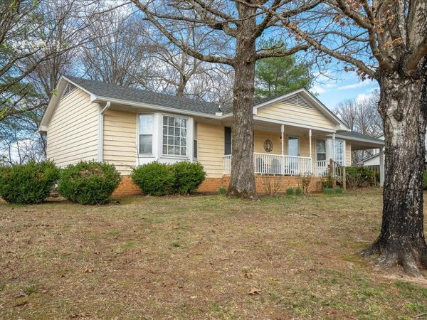 1606 Briarwood Dr , Lawrenceburg, TN 38464