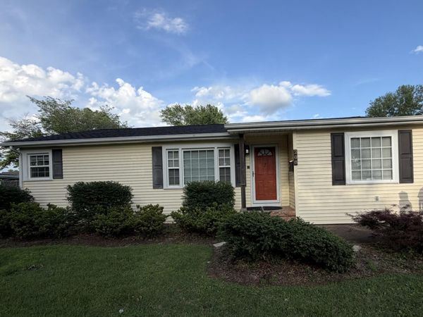 208 Todd St , Martin, TN 38237