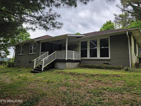700 Lakeview Drive , Loudon, TN 37774