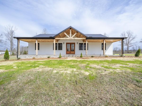 1030 ROBBINS RD , Collinwood, TN 38450