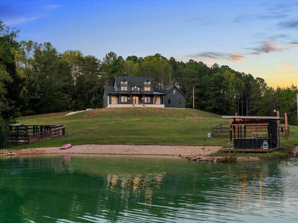 2458 Highway 163 , Riceville, TN 37370