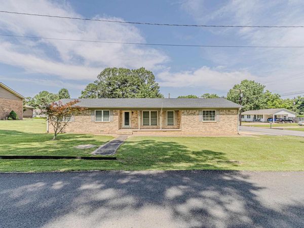 306 Center Hill N , Paragould, AR 72450