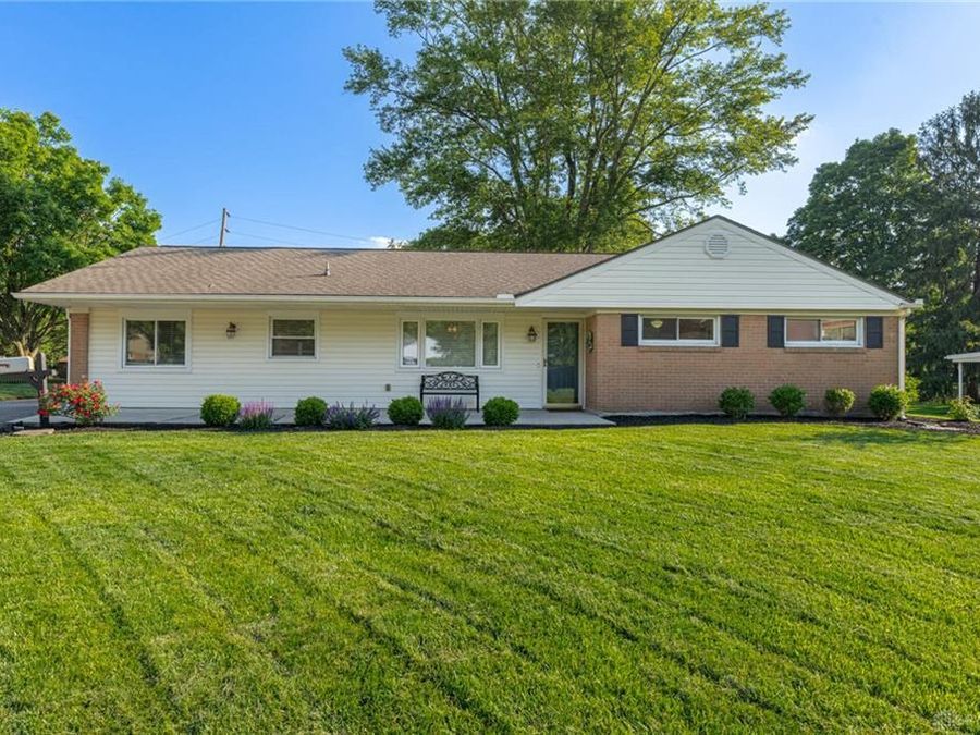 152 Blackstone Drive, Centerville, OH 45459 Photo 1