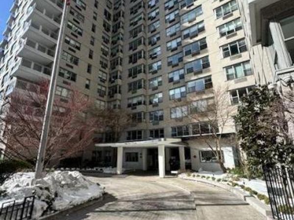 2 Fifth Avenue , Unit 14R, New York (Manhattan), NY 10011