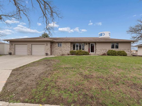 1800 W 7th Avenue N, Clear Lake, IA 50428