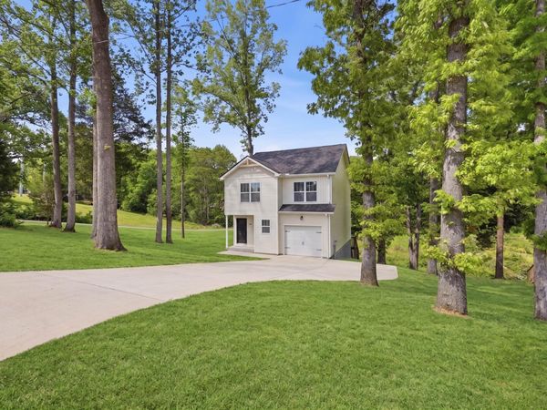 2015 Rosemary Dr , Clarksville, TN 37042