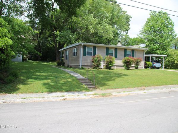 203 Northwestern Ave, Oak Ridge, TN 37830