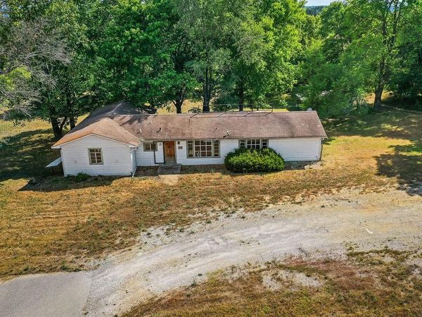1069 W Highway 62 , Berryville, AR 72616