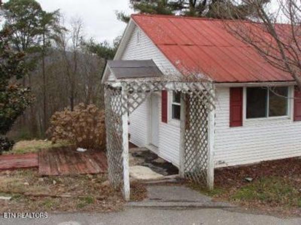 311 S Church Ave, Rockwood, TN 37854