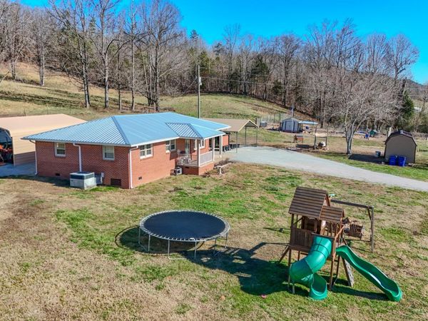 7279 Pinhook Pike , Collinwood, TN 38450