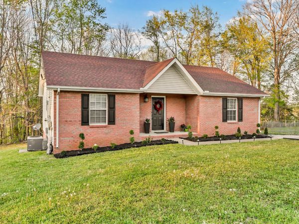 901 Lindsey Dr , Clarksville, TN 37042
