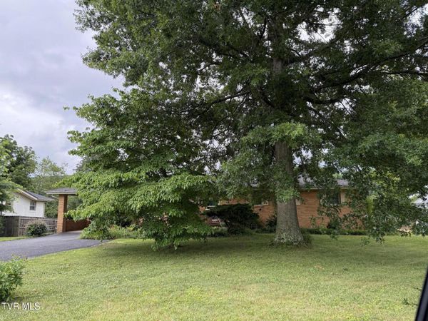 2211 North Greenwood Drive, Johnson City, TN 37604