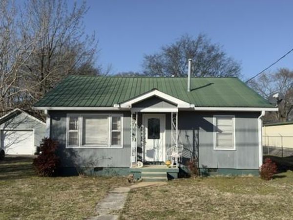 914 E Main St , Watertown, TN 37184