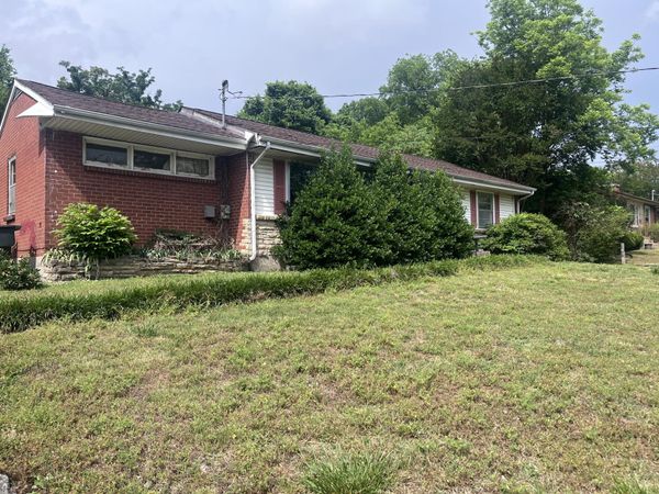 2411 McGinnis Dr , Nashville, TN 37216