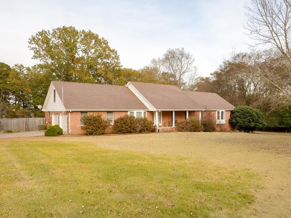 7607 Lakewood Dr , Florence, AL 35634
