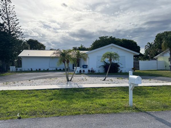 700 N Perry Avenue , Jupiter, FL 33458