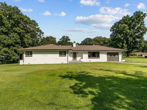 215 Sunset Dr , New Johnsonville, TN 37134