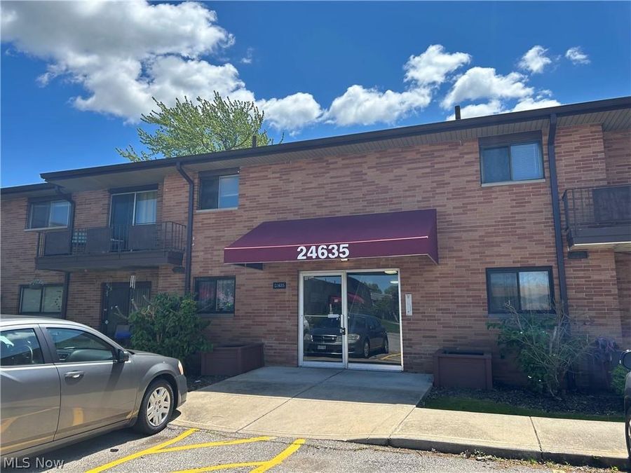 24635 Clareshire Drive , Unit 203, North Olmsted, OH 44070 Photo 1