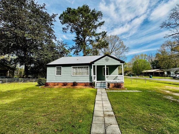 207 E 8th Ave., Petal, MS 39465