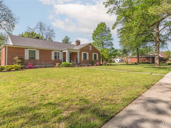 501 E Commercial Street , Charleston, MO 63834