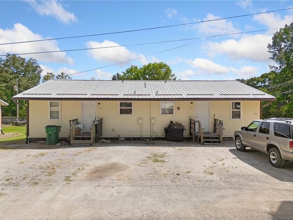105 Division Avenue , Yellville, AR 72687